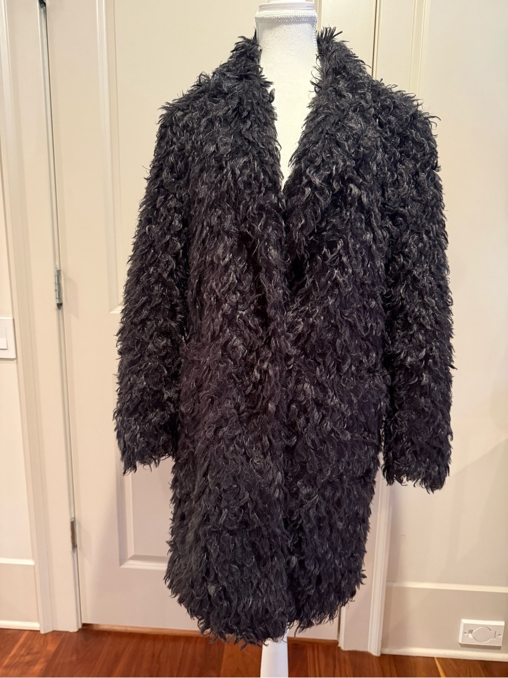 Elizabeth and James Black Shaggy Faux Fur Coat – Size XS